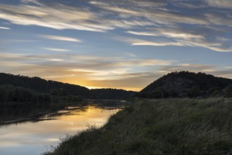 Evening on the Elbe, with the Boselspitze and the Spaargebirge in the background, Coswig, Saxony,