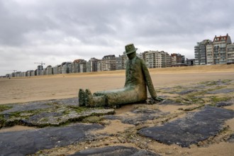 Art on the North Sea beach, in Knokke-Heist, La Mer, ce grand sculpteur, or The Sea, the Great