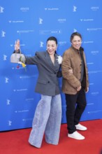 Michelle Yeoh and Sean Baker in front of the premiere of the film Everything Everywhere All At Once