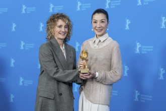 Tricia Tuttle (Artistic Director of the Berlinale) and Michelle Yeoh with the Golden Bear at the