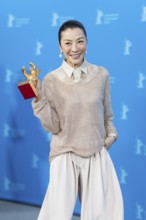 Michelle Yeoh with the Golden Bear at the photo call at the Hyatt Hotel Berlin on 13.02.2026. The