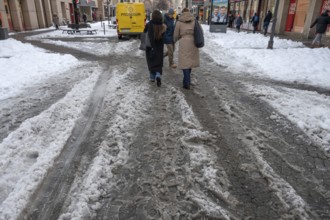 Uncleared snow in the pedestrian zone, Nuremberg, Middle Franconia, Bavaria, Germany