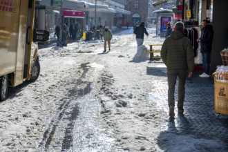 Uncleared snow in the pedestrian zone, Nuremberg, Middle Franconia, Bavaria, Germany