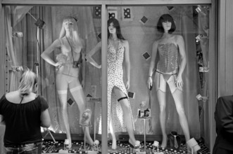Female mannequins in an erotic shop, black and white, New York City, USA