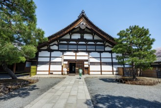 Japanese woman dressed in kimono in front of Kenninji Hombo, Kennin-ji Buddhist Temple,