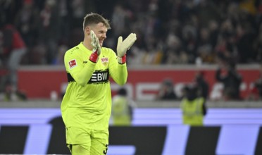 Goal celebration Goalkeeper Alexander Nuebel VfB Stuttgart (33) applauds Bundesliga football,