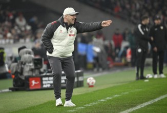Coach coach Lukas Kwasniok 1. FC Cologne KÖ on the sidelines gesture gesture soccer Bundesliga,