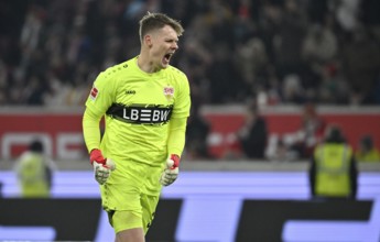 Goal celebration Goalkeeper Alexander Nuebel VfB Stuttgart (33) Soccer Bundesliga, MHPArena, MHP