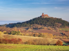 View of Wachsenburg Castle in autumn, Burgenensemble Drei Gleichen, Thüringer Burgenland,