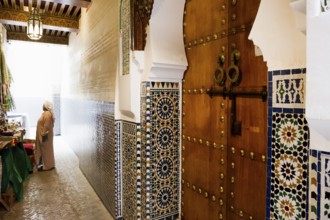 Alley in the old town, Souk, Fez El Bali, Medina, UNESCO World Heritage Site, Fez, Morocco