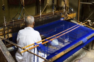 Man working on a loom in the old town, Fez El Bali, Medina, UNESCO World Heritage Site, Fez,