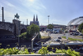 Cologne Cathedral, double tower, pedestrian and railway bridge, equestrian statue, lantern, main