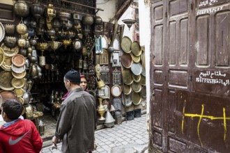 Alley with shops, souk, Fez El Bali, Medina, UNESCO World Heritage Site, Fez, Morocco