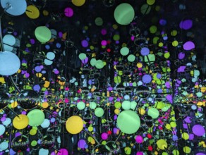 Immersive art installation Infinity Room, colorful polka dots, dots, spheres, Japanese artist Yayoi
