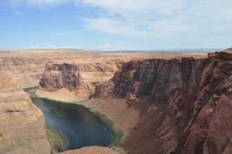 Red rock edges and a flowing river in the middle of the vast desert landscape, Horseshoe Bend,