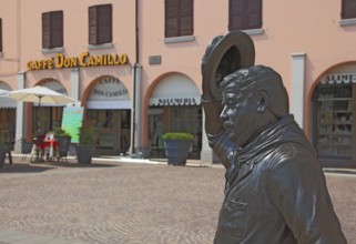 Italy, village of Brescello, bronze figure of Peppone, Mayor Giuseppe Bottazzi portrayed by actor