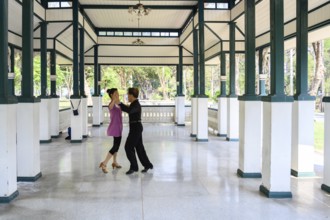 Bangkok, Thailand. March 4th 2025. Sunday morning activities including dance lessons in Lumphini