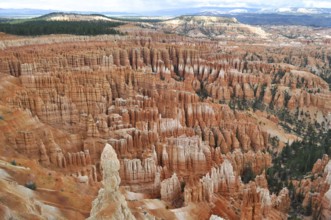Extensive canyons under cloudy skies show impressive rocks, Bryce Canyon National Park, Utah, USA