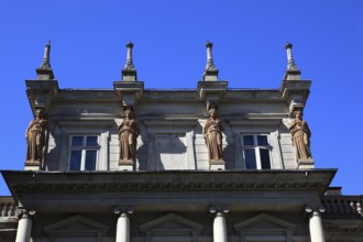 Romania, capital city Bucharest, Bucuresti, figures at a historic building in the city center