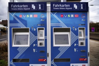 Ticket machine, ticket vending machine, tickets for VVS Verkehrsverbund Stuttgart, bus, subway,