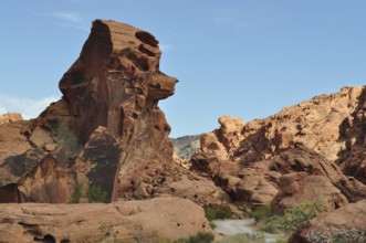 Large red sandstone rock formation in the desert with clear sky in the background, Valley of Fire