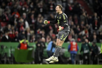 Cheering, goal celebration, goalkeeper Manuel Neuer FC Bayern Munich FCB (01) Football Bundesliga,