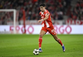 Aleksandar Pavlovic FC Bayern Munich FCB (45) Action on the ball Football Bundesliga, DFB Cup,