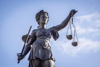 Justice, statue of the Roman goddess of justice. Römerberg, Downtown Frankfurt am Main, Hesse,