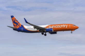 A Sun Country Airlines Boeing 737-800 aircraft with the license plate N819SY at Miami airport, USA
