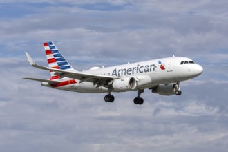 An American Airlines Airbus A319 aircraft with license plate N9016 at Miami airport, USA