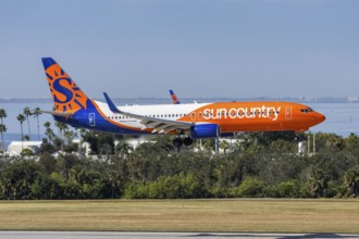A Sun Country Airlines Boeing 737-800 aircraft with license plate N852SY at Tampa airport, USA