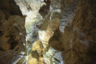 Bärenhöhle, Karlshöhle, Erpfinger Höhle, white Jurassic limestone rock, Sonnenbühl-Erpfingen,