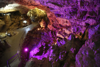 Bärenhöhle, Karlshöhle, Erpfinger Höhle, white Jurassic limestone rock, coloured light, colorful