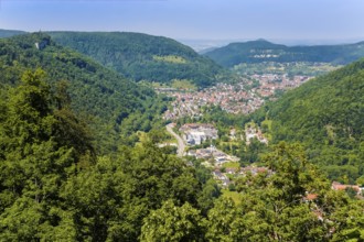 View of Lichtenstein Castle, view of the Echaz Valley and Lichtenstein-Unterhausen, Albtrauf,
