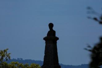 Wilhelm Hauff monument, rocks above the Echaz Valley, monument from 1839, obelisk with bronze bust,