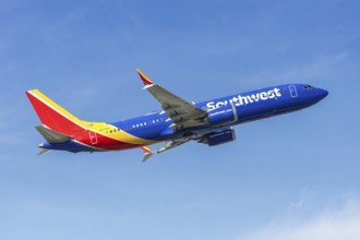 A Southwest Airlines Boeing 737 MAX 8 aircraft with license plate N8735L at Fort Lauderdale