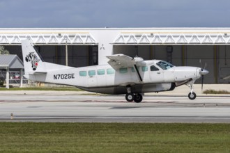 A Florida Air Cargo Cessna 208B Grand Caravan aircraft with license plate N702SE at Fort Lauderdale