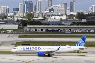 An Airbus A321neo United Airlines aircraft with license plate N24508 at Fort Lauderdale airport,