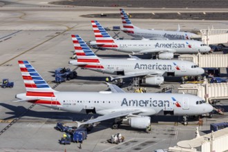 Boeing and Airbus American Airlines aircraft with license plate N109UW at Phoenix airport, USA