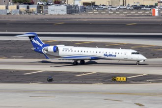 A SkyWest Airlines Bombardier CRJ-700 with license plate N604SK at Phoenix airport, USA