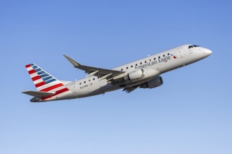 An American Eagle Embraer 175 aircraft operated by Envoy Air with license plate N221NN at Phoenix