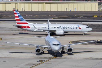 Airbus A319 and Boeing 737-8 MAX American Airlines aircraft with license plate N304RB at Phoenix
