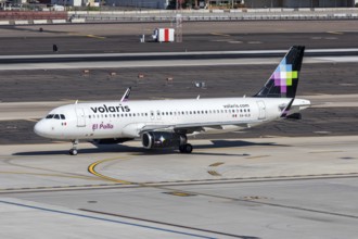 A Volaris Airbus A320 aircraft with the license plate XA-VLQ at Phoenix airport, USA