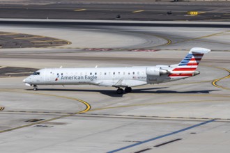A Bombardier CRJ-700 from American Eagle operated by SkyWest Airlines with license plate N726SK at
