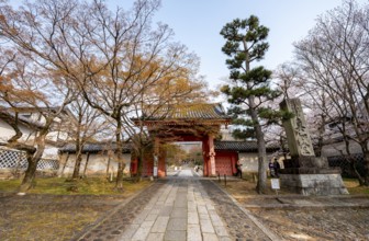 Somon Gate, Shinsho Gokurakuji or Shinnyo-do Temple, Japanese cherry blossom, Kyoto, Japan