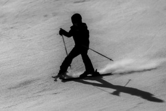 Symbolic photo of child skiing, Zweisimmen, Switzerland