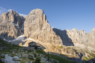 Sunrise, Rifugio Maria e Alberto ai Brentei, Crozzon di Brenta and Cima Tosa peaks in the back,