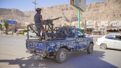 In Southern Yemen on February 5, 2026, the Saudi-backed Yemeni Army deploys security checkpoints in