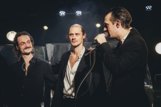 Singer Ben Hartmann and pianist Johannes Aue from Billions live on 10 years of cocaine and