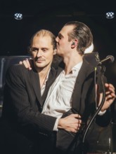 Singer Ben Hartmann and pianist Johannes Aue from Billions live on 10 years of cocaine and